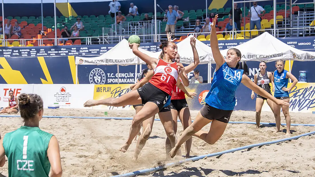 17 Yaş Plaj Hentbolu Avrupa Şampiyonasında Sıralama Maçları Oynayacağız!