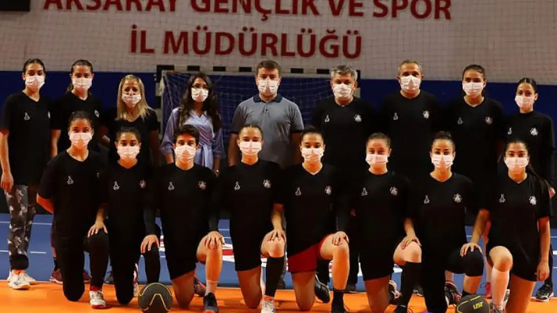 Aksaray’da voleybolcular, hentbolcuları salonda istemiyor