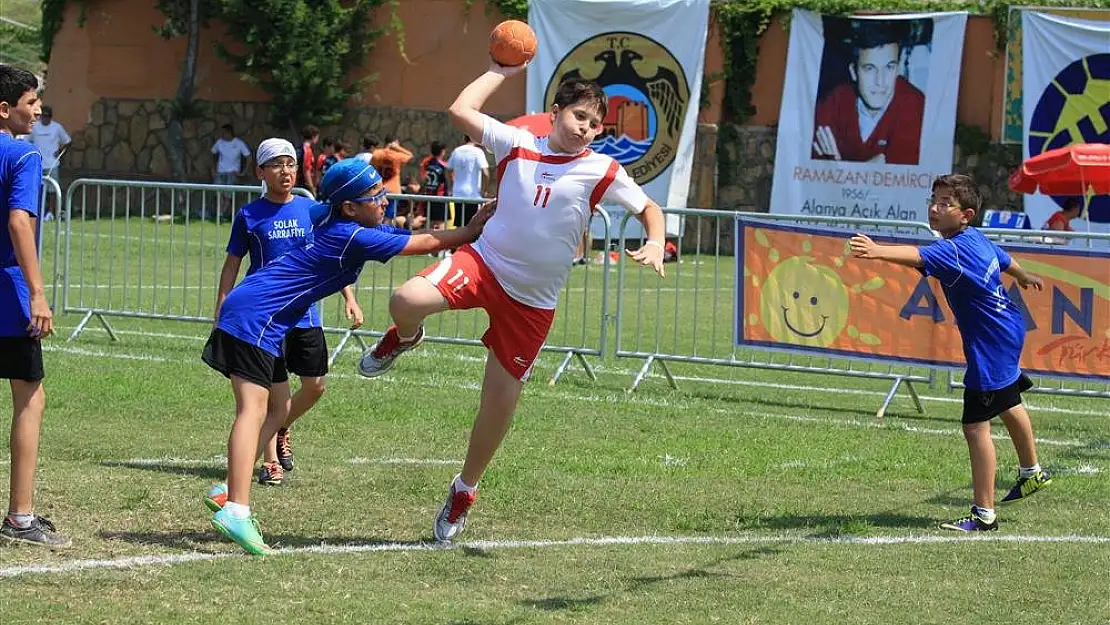 Alanya’da şenlik başladı