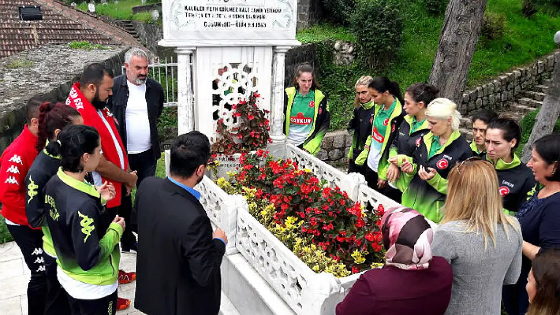 Ardeşenli oyunculardan anlamlı ziyaret