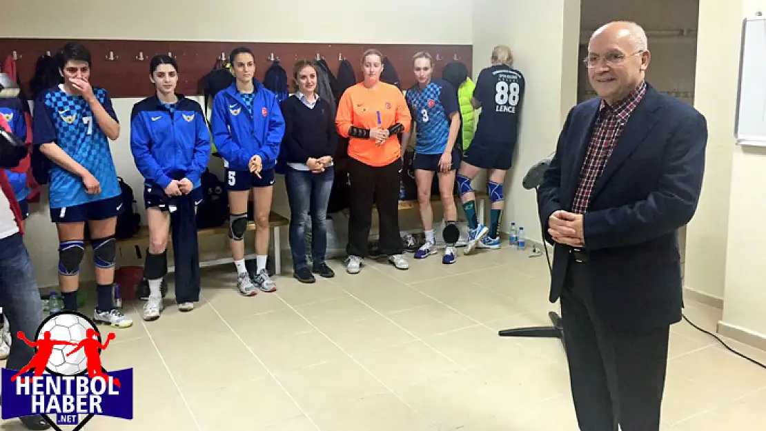 Başkan Yaşar, soyunma odasına girdi