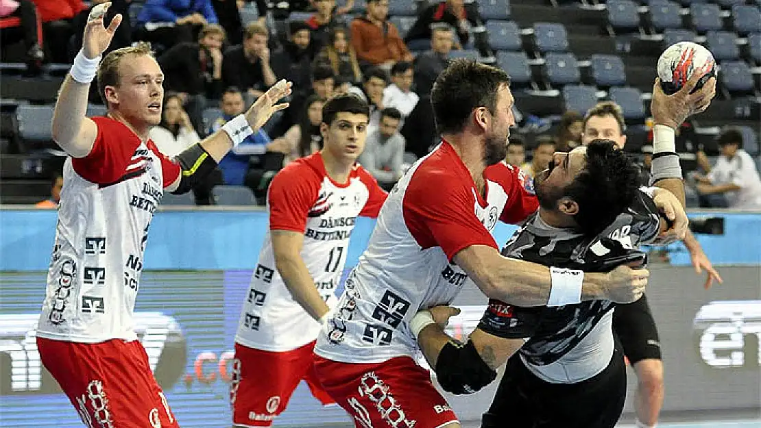 Beşiktaş Mogaz:26 SG Flensburg-Handewitt:34