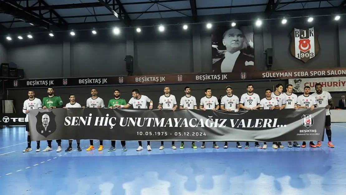 Beşiktaş'tan Anlamlı Pankart: 'Seni Unutmayacağız Valeri...'