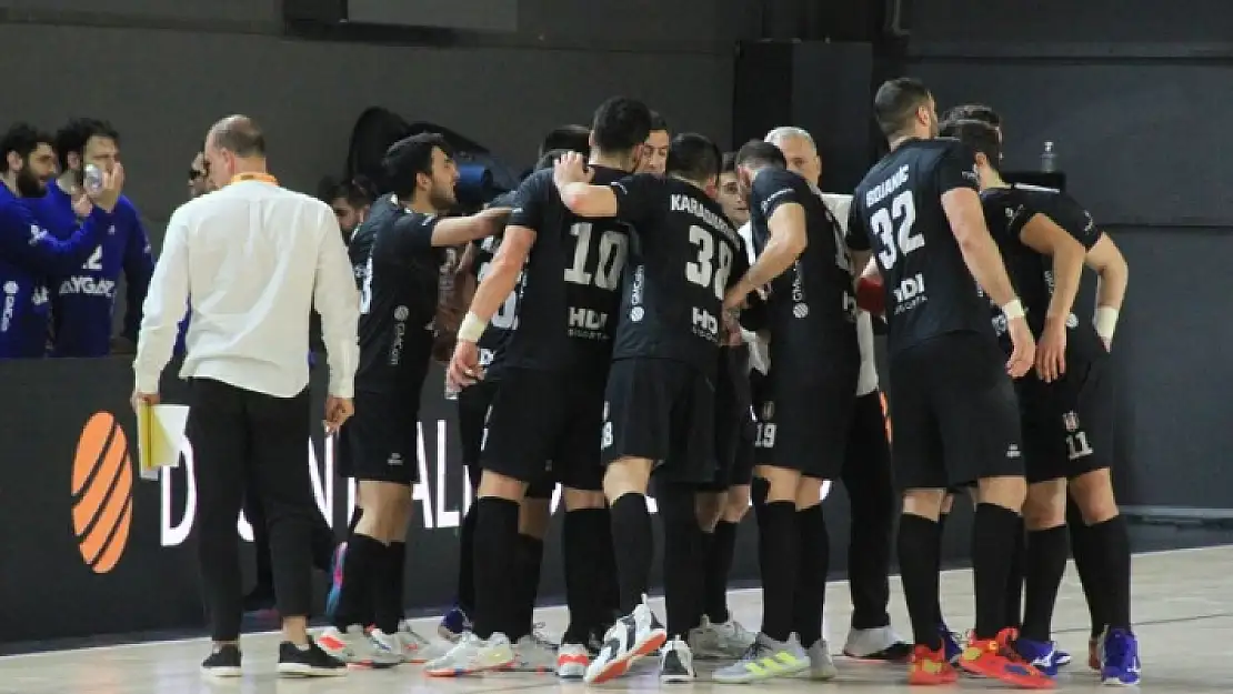 Beşiktaş'ta yedi oyuncu ile yollar ayrıldı