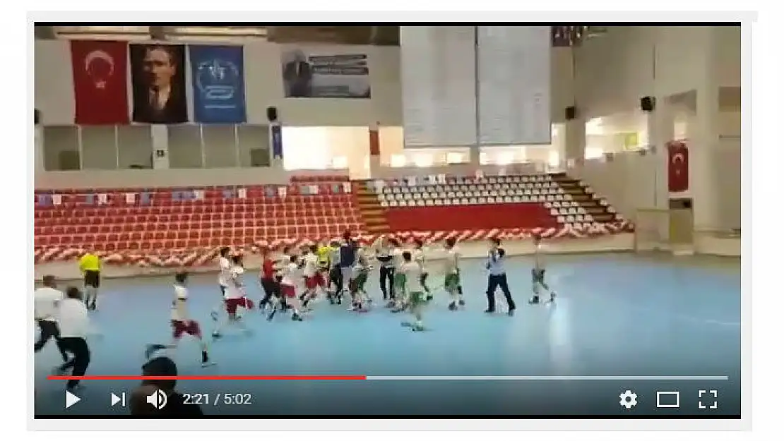 Geleceğin yıldızları birbirine girdi (Video)
