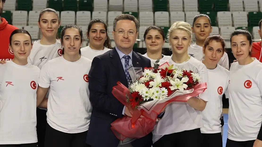 Giresun Valisi Enver Ünlü’den A Milli Takımımıza ziyaret