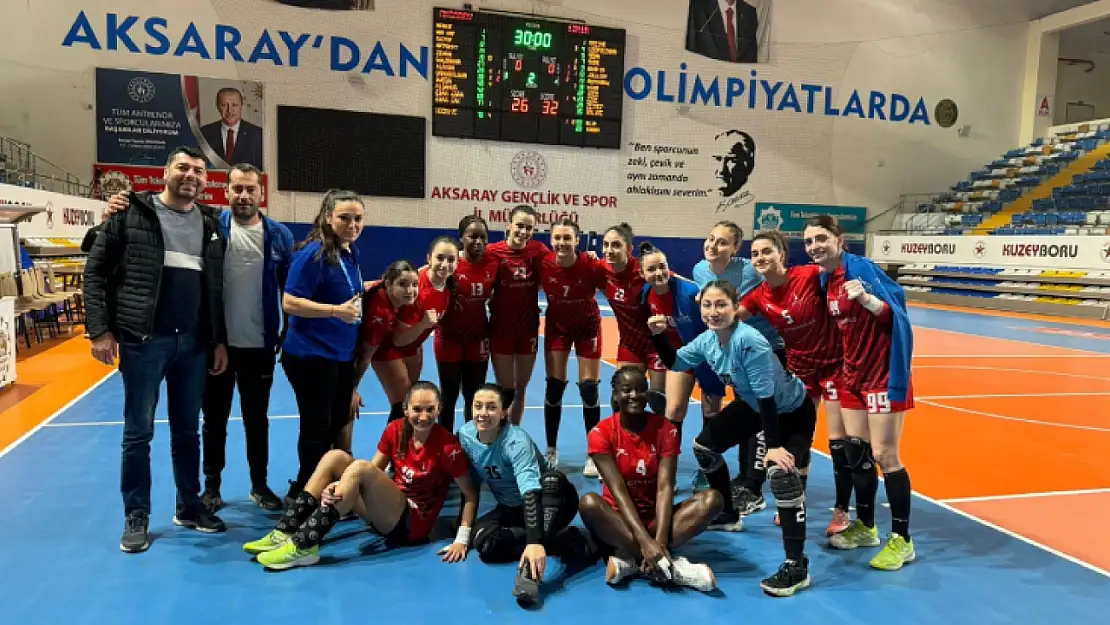 İzmir Büyükşehir'de Dörtlü Finalde!