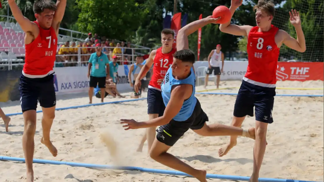 Plaj Hentbolu heyecanı İzmir'de başladı