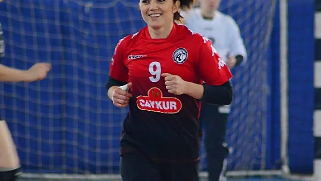 Rüveyda Halıcı’dan Hentbole Elveda