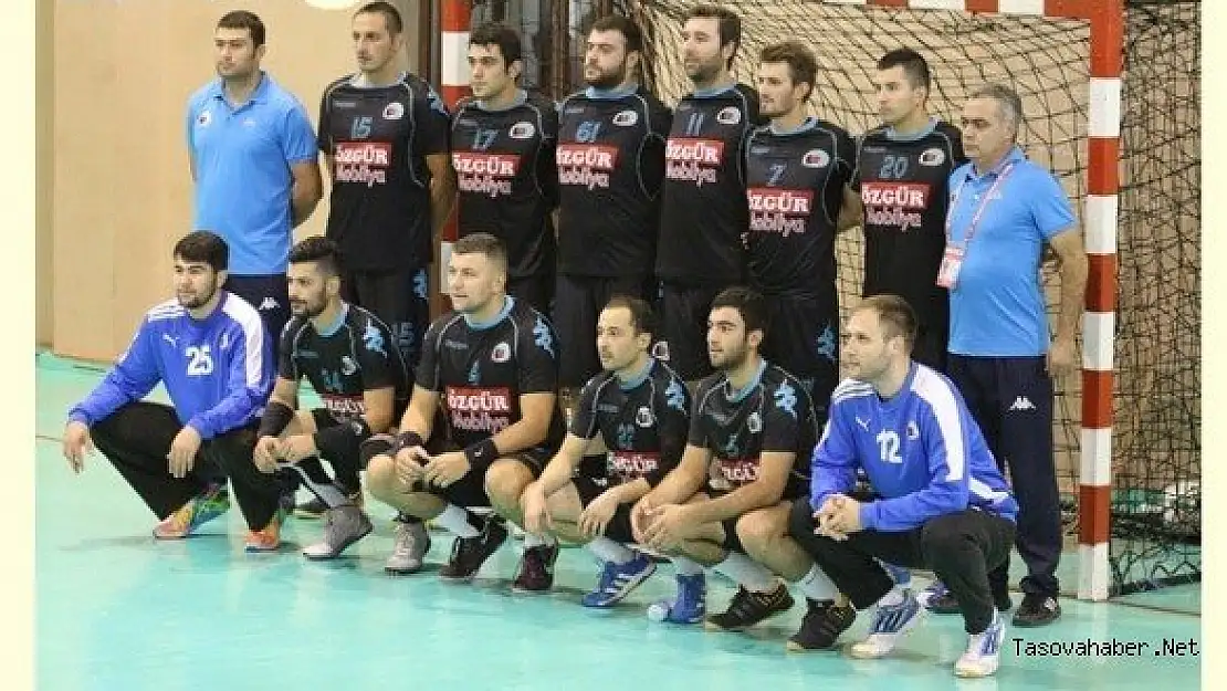 Taşova Hentbol evinde farklı