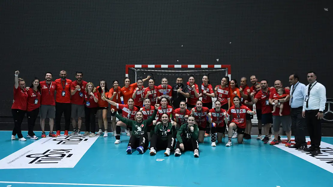 U19 Kızlar Avrupa Şampiyonası'na katılma hakkı elde ettik