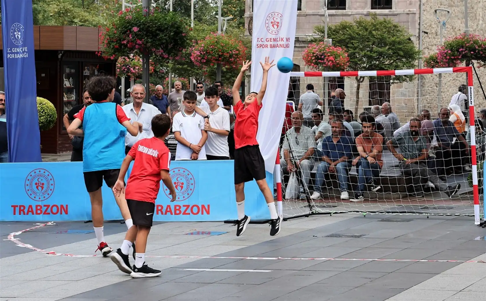 Trabzon'da Mini Mini Hentbol Turnuvası