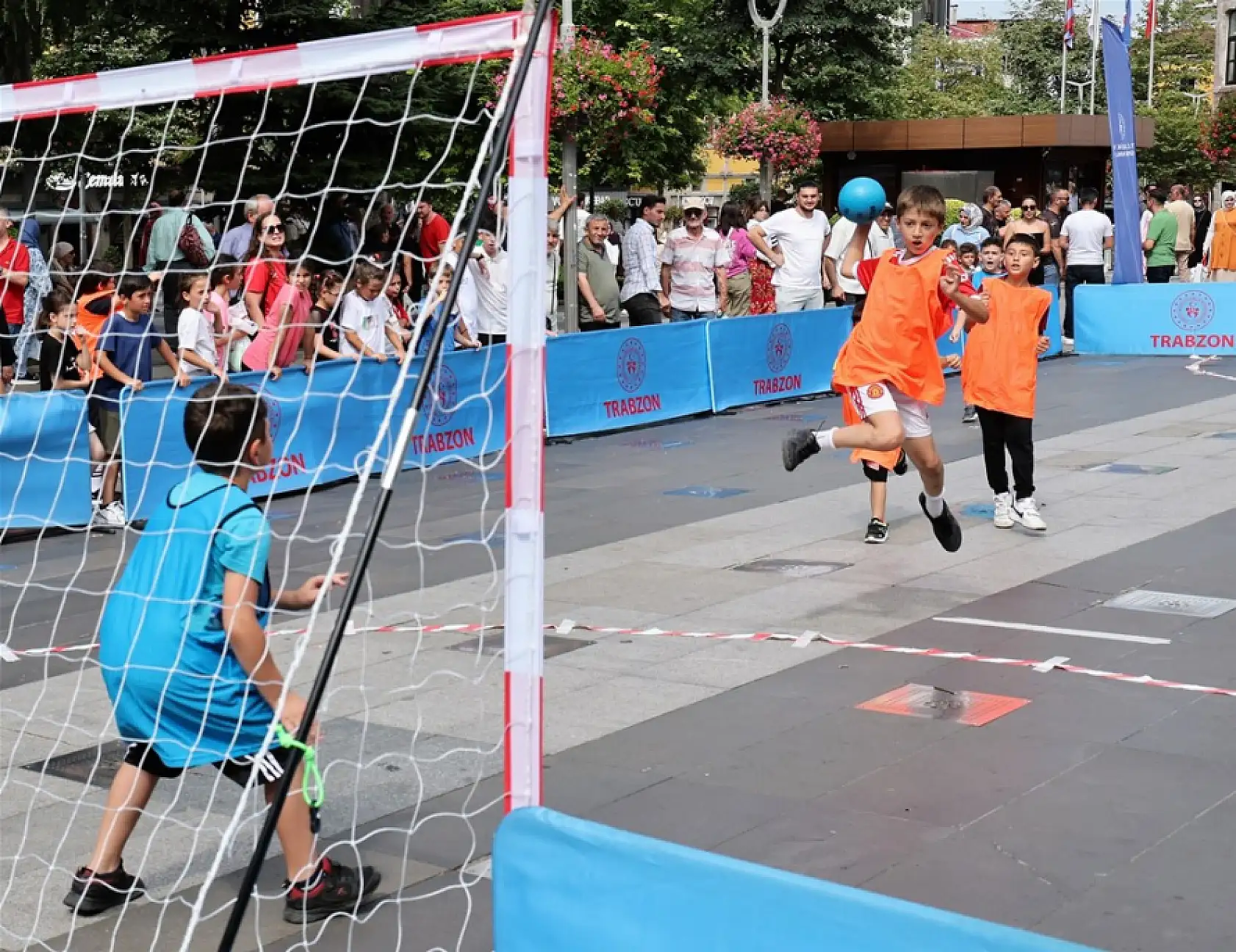 Trabzon'da Mini Mini Hentbol Turnuvası