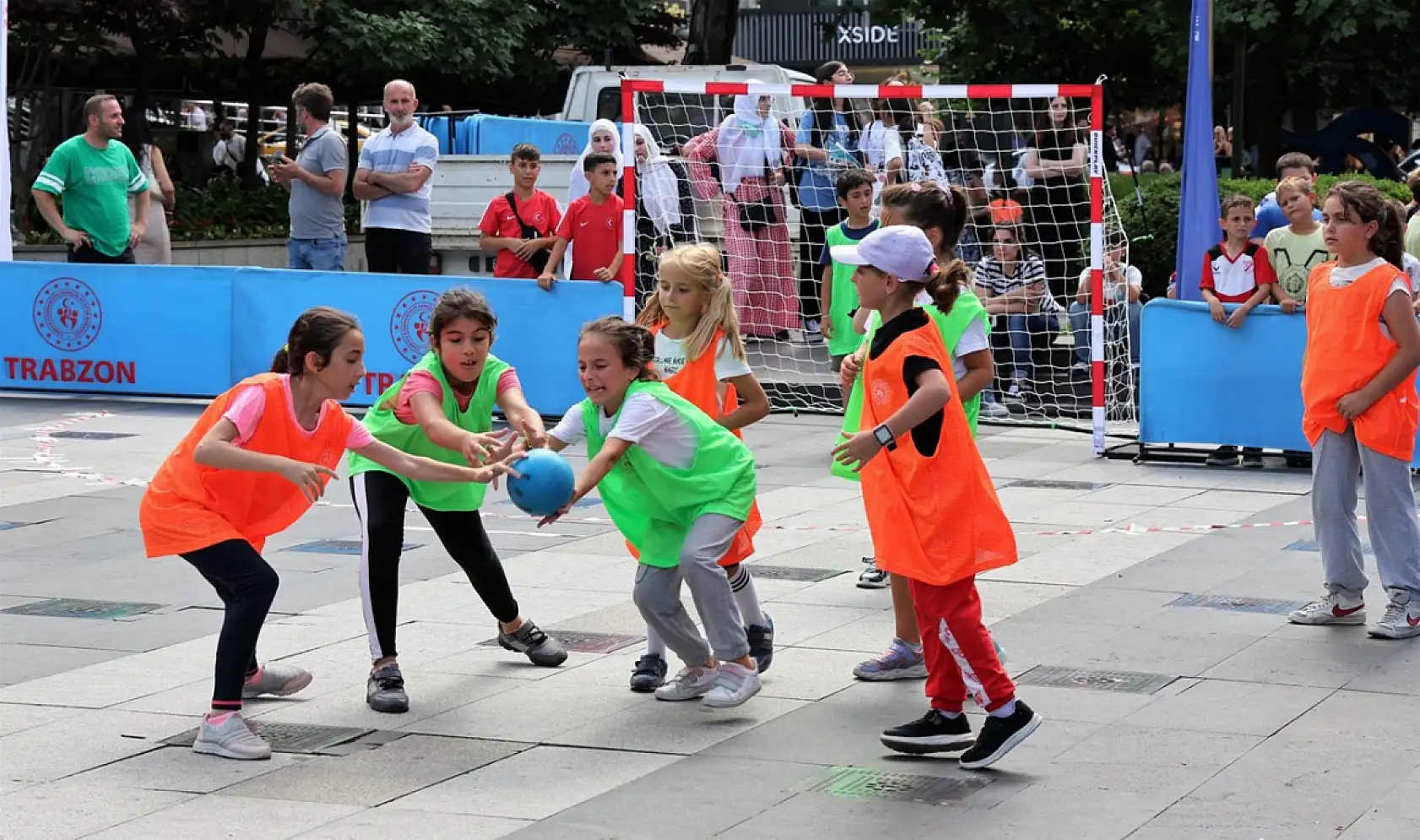 Trabzon'da Mini Mini Hentbol Turnuvası