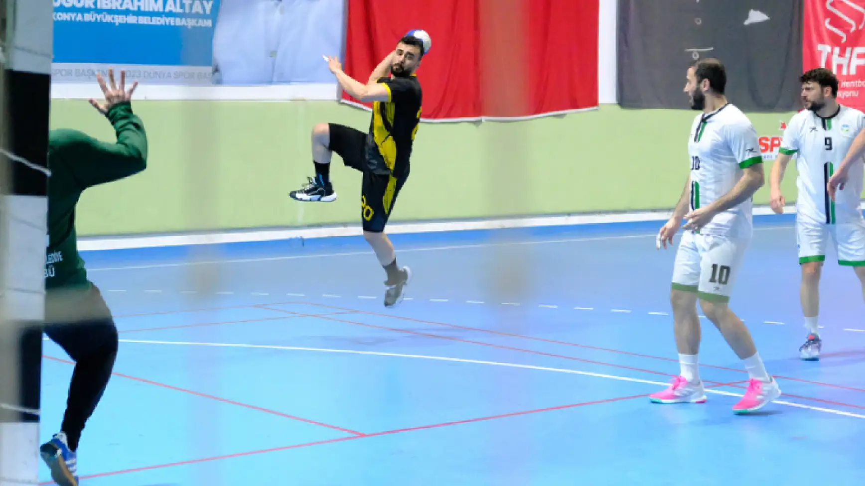 Hüseyin Bereket, Gökte Ararken, Filelerde Buldu!