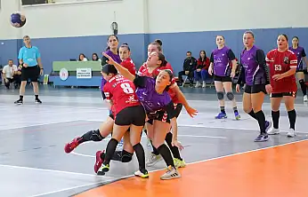 Hentbol Kadınlar 1.ligi B Grubunda Zirve Yarışı Kızışıyor: Kim Lider Olacak?