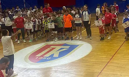 İzmir'de Master Plan Minik Hentbol Şenliği Gerçekleştirildi