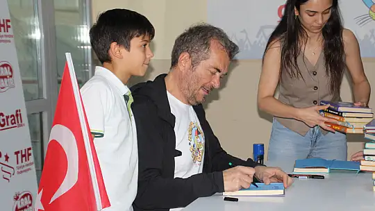 Kral Şakir, Türkiye - İtalya Hentbol Maçında Çocuklar İle Buluştu