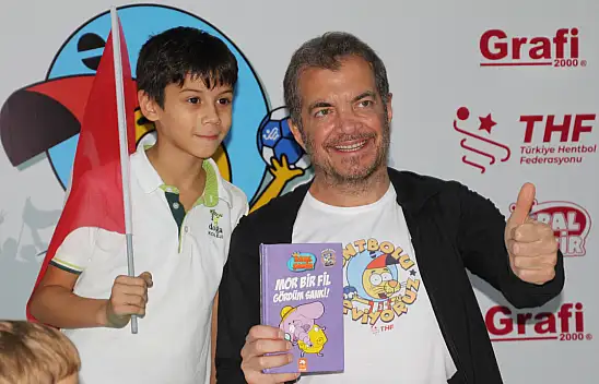 Kral Şakir, Türkiye - İtalya Hentbol Maçında Çocuklar İle Buluştu