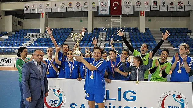 1.Ligin Şampiyonu Anadolu Üni.