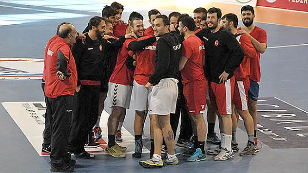 A Milliler Yeni Yıl Mesajları gönderdiler