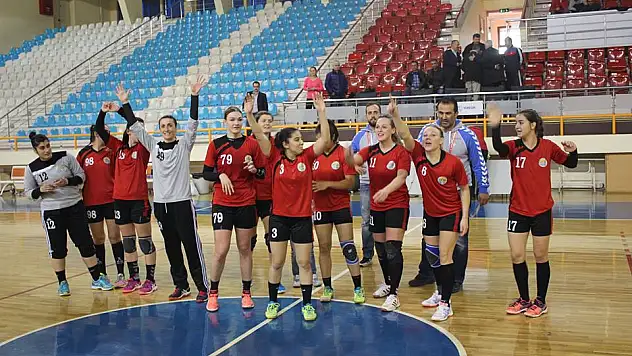 Adana Şakirpaşa, Uşak’a geçit vermedi