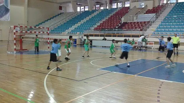 Adana’da Mini Hentbol Zamanı