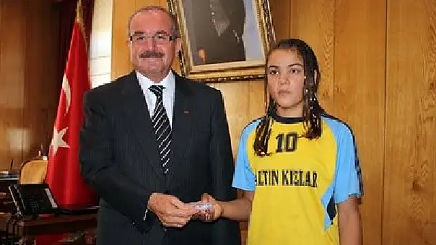 Altın Kızlardan Altın Davranış