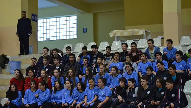 Anadolu Yıldızlarından 'Hentbolu Seviyoruz' Klibi