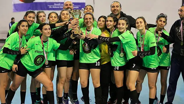 Antalya Gazi GSK’nın yıldızları şampiyon