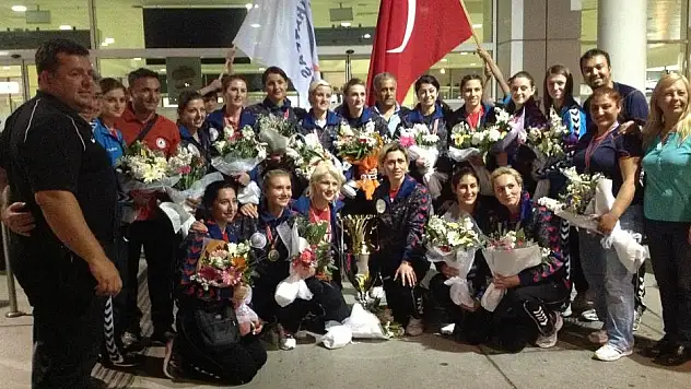 Antalya’da Çoşkulu Karşılama