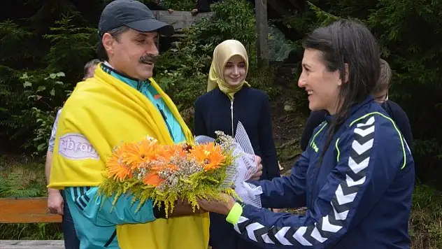 Bakan Faruk Çelik, Hentbolcularla Buluştu!