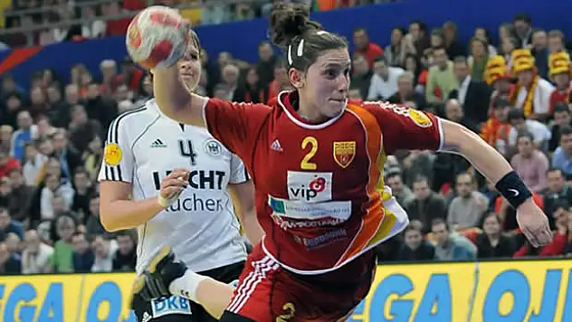 Başarılı hentbolcu balkondan düştü