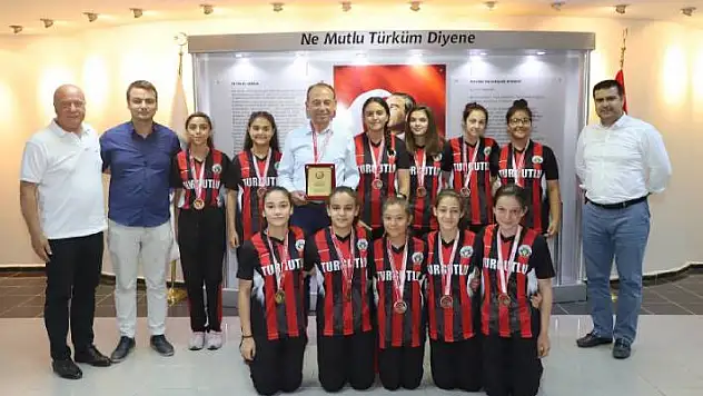 Başkan minik sporcuları ağırladı