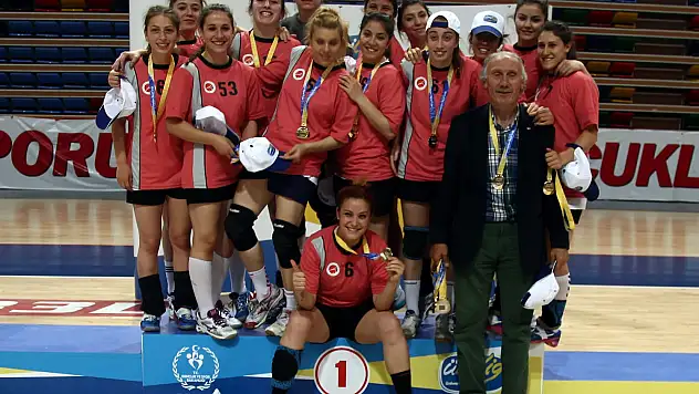 Bayanlarda Üniligin Şampiyonu Kastamonu Üni.