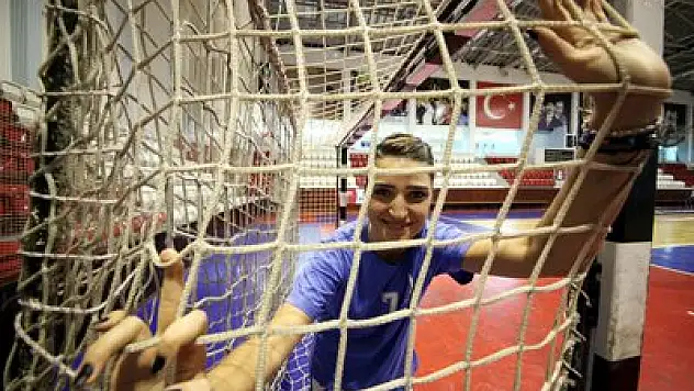 Berna Zor’un Hedefi: “Yarım Dalya”