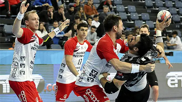 Beşiktaş Mogaz:26 SG Flensburg-Handewitt:34