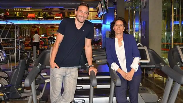 Can Çelebi'yi Fransa'ya uğurlarken