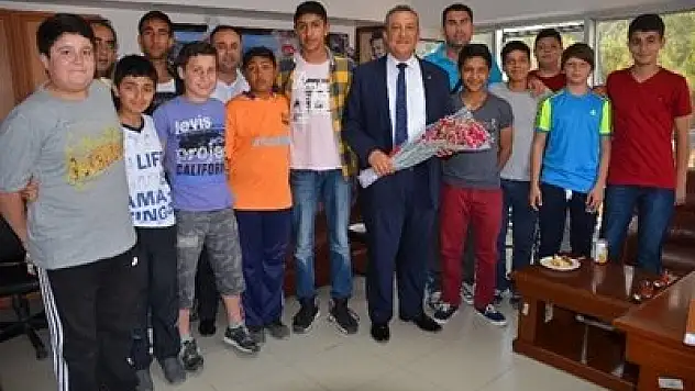 Dikili Güneş Spor’dan Başkan Tosun’a Ziyaret