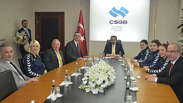 Dişi Atmacalardan Bakan Çelik’e Ziyaret