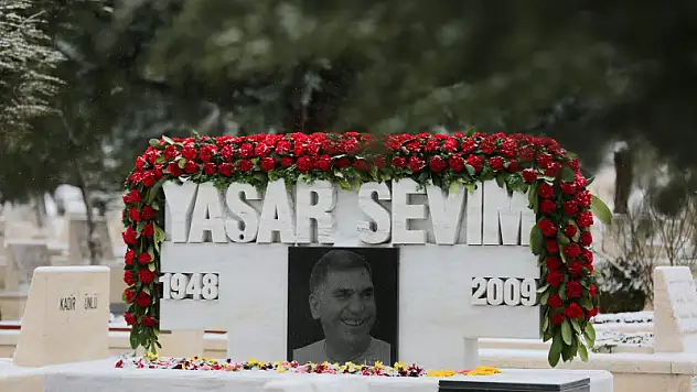 Efsane başkan kabri başında anıldı