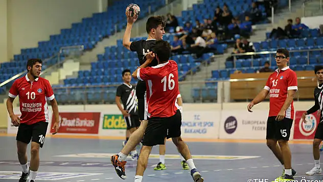 Erkekler Süper Gençler ligi tüm hızıyla…