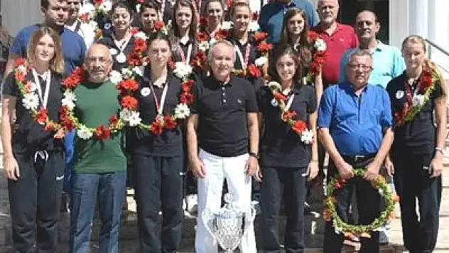 Evcilmen Meleklerini Karşıladı