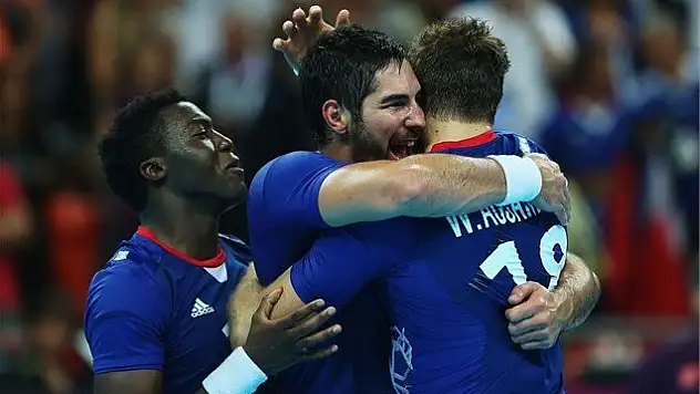 Fransa Galibiyet ile Başladı