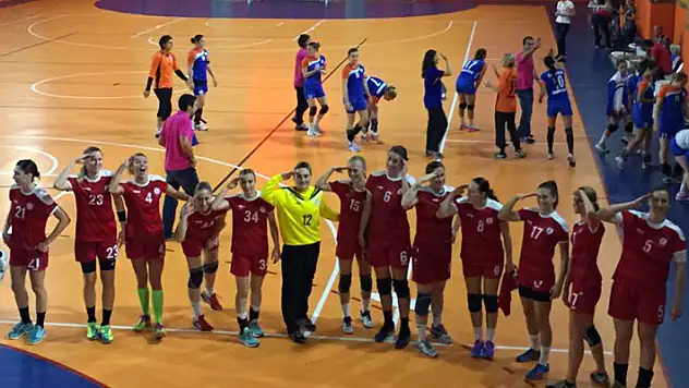 Galibiyete sevinmediler asker selamı verdiler