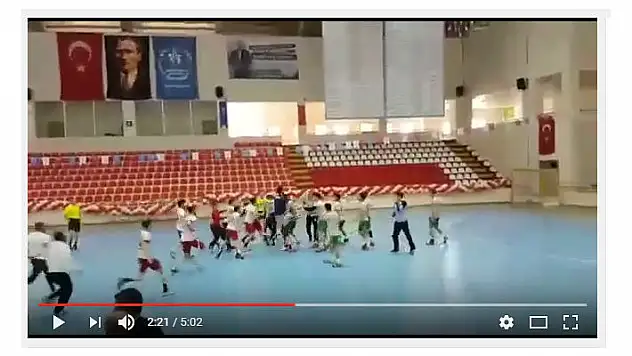 Geleceğin yıldızları birbirine girdi (Video)