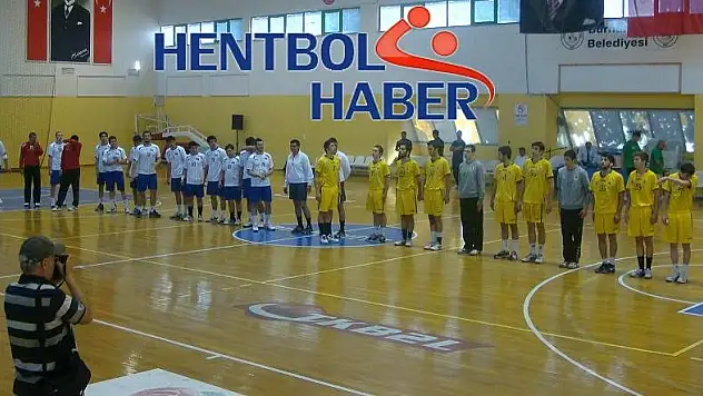 Genç Erkeklerde Şampiyon CENT KOLEJİ