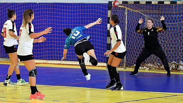 Haftanın en önemli galibiyetlerinden biri Konyaaltı Belediyespor'dan