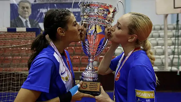 ‘Hedefimiz ligde şampiyonluk, Avrupa’da kupa kaldırmak’