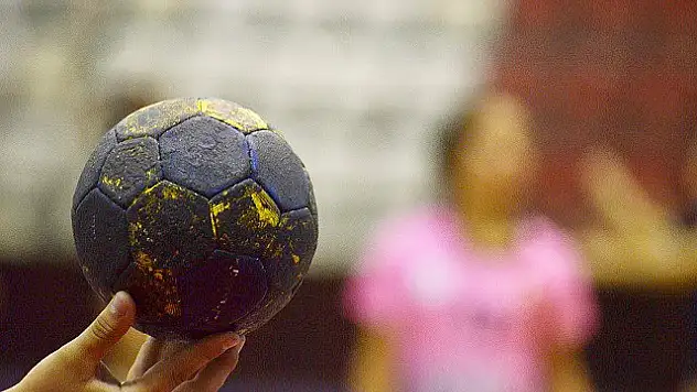 Hentbol Sahalarında En Güzel Tebrik